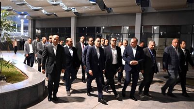 رئيس الوزراء يتفقد سير العمل بمشروع حدائق 