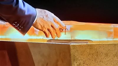 يعلن افتتاحه رسميا.. الرئيس السيسي يضع أخر قطعة في المتحف المصري الكبير