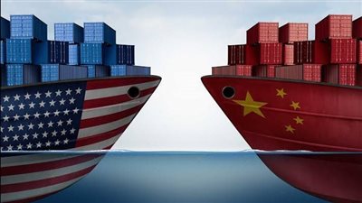 متى ينتهي الصراع الأمريكي الصيني؟.. حرب الرسوم والموارد الاستراتيجية تهدد الاقتصاد العالمي | إيه الحكاية