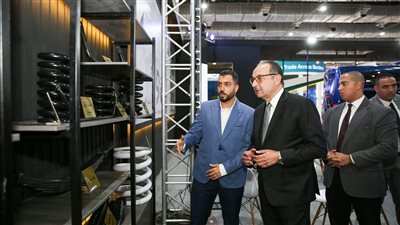 شيمي: مشاركة شركات قطاع الأعمال تجسد رؤية الدولة للتحول الصناعي والنقل المستدام