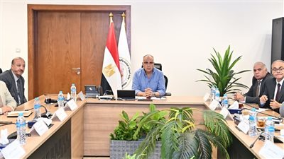 وزارة الري تكثف حملات إزالة التعديات على فرع رشيد لاستعادة القدرة التصريفية للنيل