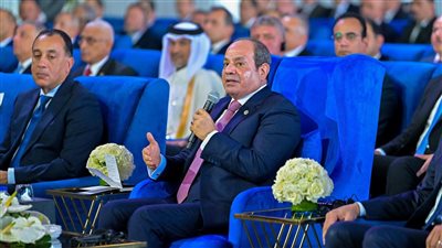 مصر بوابة أفريقيا.. السيسي يفتتح مشروعات بالمنطقة الاقتصادية لقناة السويس لتصبح مركز لوجستي عالمي