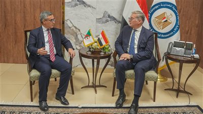 كريم بدوي يبحث مع سفير الجزائر تعزيز التعاون في مجالات البترول والغاز