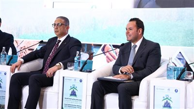 جلسة نقاشية بمؤتمر التنمية المحلية: تطوير البنية التحتية والخدمات العامة من منظور اللامركزية والحوكمة