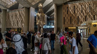 وكالة «فيتش» تتوقع وصول عدد السياح إلى 18.6 مليون في مصر عام 2026