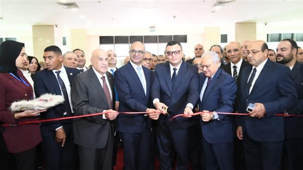 وزير الإسكان يفتتح