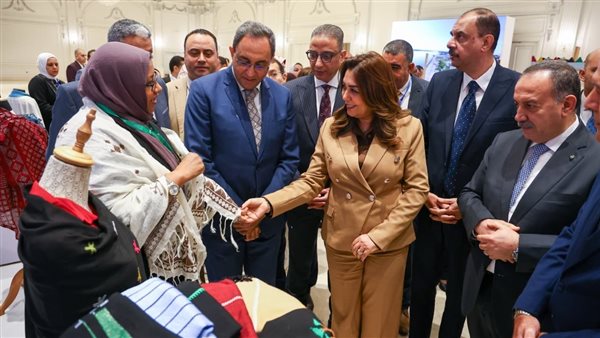 الدكتورة منال عوض