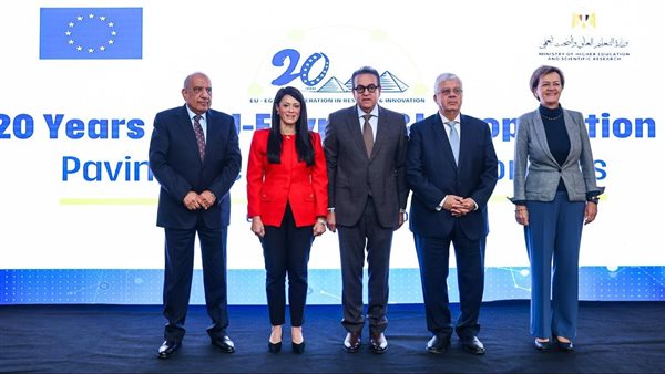 وزيرة التخطيط تشهد