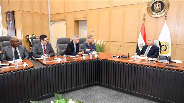 اجتماع كامل الوزير