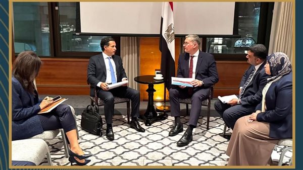 شركات عالمية تبحث