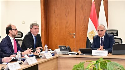 سويلم يبحث مع بنك الاستثمار الأوروبي مشروعات الجيل الثاني لمنظومة الري 2.0 وتعزيز