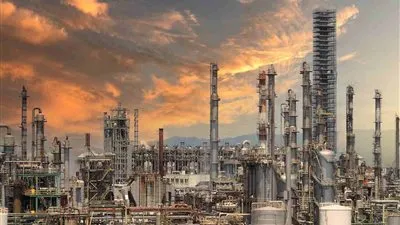 تقرير: الطلب على النفط يصل ذروته في 2035 وتراجع إقبال العالم على السيارات الكهربائية