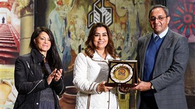 رانيا المشاط ومنال عوض تكرمان فريق العمل والبنك الدولي لدورهما في دعم التنمية المستدامة بصعيد مصر