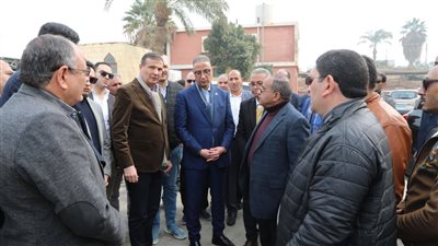 وزير الزراعة ومحافظ الفيوم يدعمان صغار الفلاحين بتوزيع 15 “فراطة ذرة” مجانية