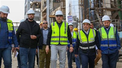 وزير قطاع الأعمال: تطوير شركات الأسمدة أولوية لدعم الأمن الغذائي وزيادة الصادرات 