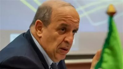 رئيس الجزائر يقرر إقالة محافظ البنك المركزي من منصبه