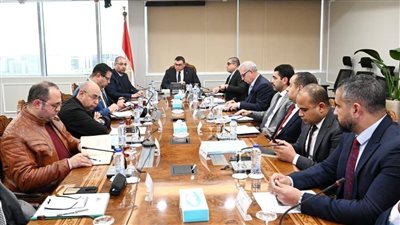 وزير الإسكان يتابع موقف مشروعات المرافق بالأراضي المضافة لعدد من المدن الجديدة
