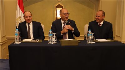 وزير العمل يسلم عقود عمل لذوي الهمم ويطلق قافلة طبية للعمال بالقاهرة