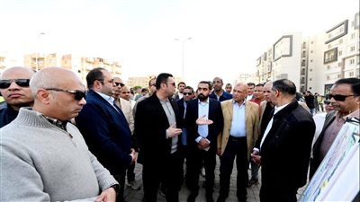 وزير الإسكان يتابع مشروعات سكن لكل المصريين ومحاور الطرق بمدينة 6 أكتوبر (صور)