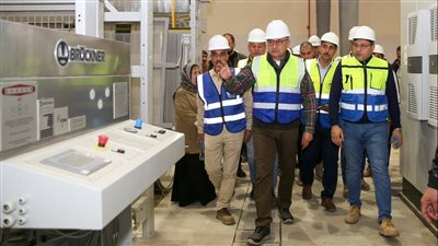 وزير قطاع الأعمال يتابع اللمسات الأخيرة للمرحلة الثانية من تطوير شركة مصر الغزل والنسيج بالمحلة