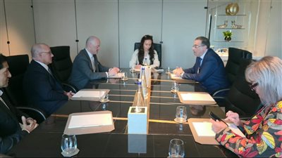 على هامش قمة دبي.. 