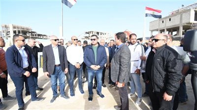 وزير الإسكان يتفقد محطة PS3 لرفع مياه الصرف وبحيرات 