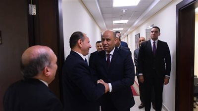 وزير العمل للعاملين بالوزارة: أنا واحد منكم.. وسنعمل بروح الفريق الواحد