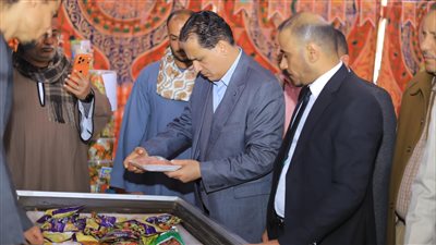 لتوفير السلع بأسعار مخفضة.. غرفة سوهاج التجارية تفتتح معرض «أهلاً رمضان» بمركز البلينا 