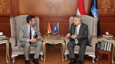 رئيس هيئة قناة السويس يناقش خطط الإبحار مع المدير التنفيذي لمنطقة جنوب أوروبا 