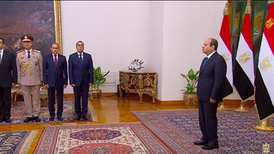 الرئيس السيسي يشهد أداء اليمين الدستورية للمحافظين الجدد ونوابهم (فيديو)