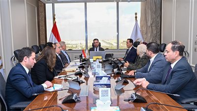 كوبونات مشتريات وطرود غذائية.. تفاصيل تعاون التموين مع مؤسسة حياة كريمة