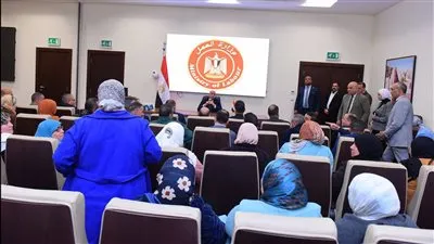 وزير العمل يُدشن المرحلة الأولى لمنظومة التفتيش الإلكتروني بتوزيع 175 جهاز 