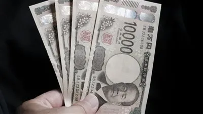 الين الياباني يقلّص خسائره أمام الدولار ويتجه لتسجيل تراجع شهري 