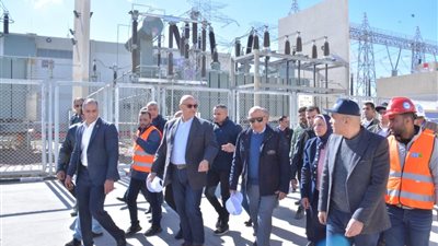 وزير الكهرباء يتفقد محطة محولات برج العرب ويشدد على استقرار الشبكة بالمنطقة الشمالية الغربية