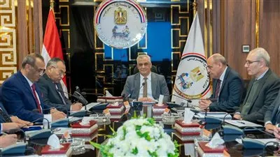 جمبلاط: تعزيز تنافسية شركات الإنتاج الحربي لتغطية الاحتياجات المحلية والتصدير