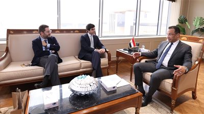 وزير الاتصالات يعقد بروتوكول تعاون مصري إسباني لبناء القدرات الرقمية للشباب في التكنولوجيا المتقدمة