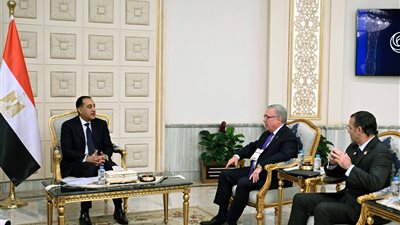 مدبولي يبحث مع شيفرون توسيع استثمارات الطاقة في مصر خلال «إيجيبس 2026»