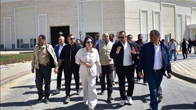 وزيرة الإسكان تختتم جولتها بالعلمين الجديدة بتفقد الحي اللاتيني ومركز المؤتمرات والمعارض