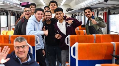 توافد جماهيري كبير على قطار النزهة لقضاء عطلة شم النسيم في مدينة الإسكندرية