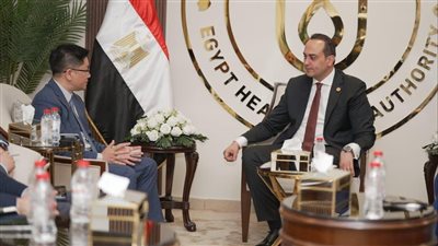 رئيس هيئة الرعاية الصحية يبحث مع شركتي 