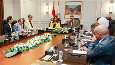 منال عوض تبحث حماية الشعاب المرجانية وتعزيز السياحة المستدامة في جنوب سيناء