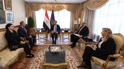 وزير الاتصالات يبحث مع شركة إنتل تعزيز التعاون في مجالات الذكاء الاصطناعي والأمن السيبراني 