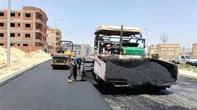 جانب من أعمال مشروعات الطرق    