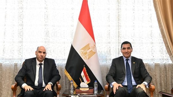 وزيرا الشباب والعمل