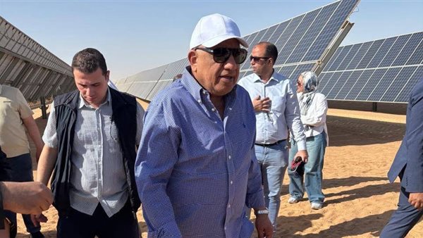 وزير الكهرباء في مجمع بنبان للطاقة الشمسية    
