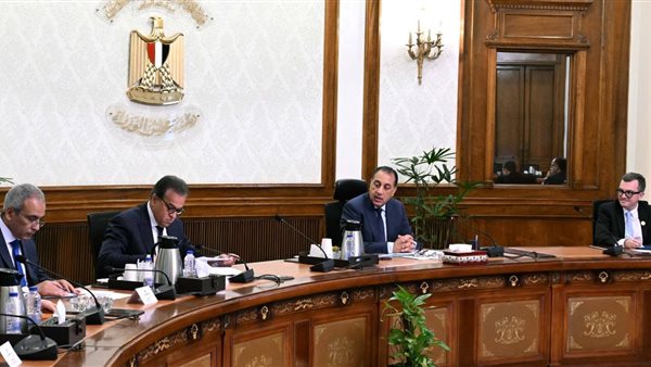 مدبولي يستعرض تطوير منظومة الإسعاف المصرية    