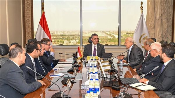 جانب من اجتماع وزير