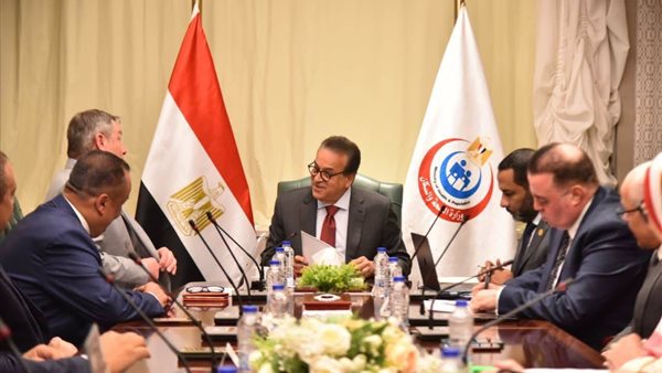 وزير الصحة يبحث مع
