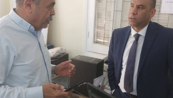 وزير العمل يفاجئ