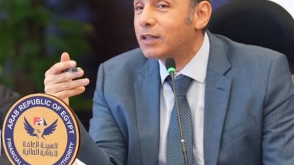 الدكتور إسلام عزام